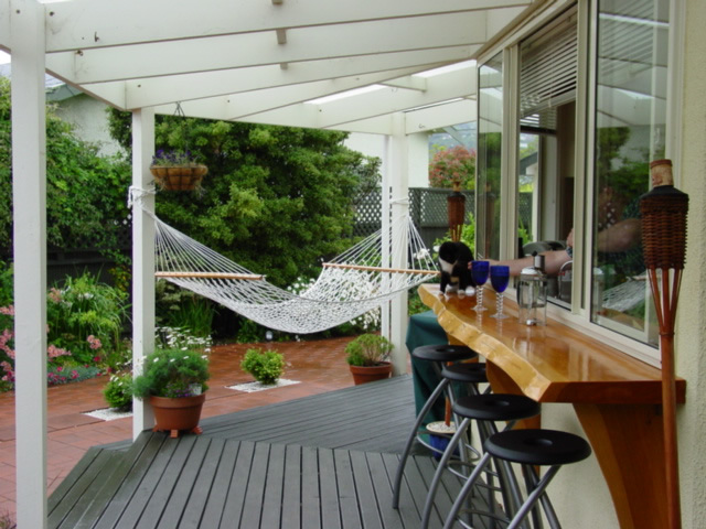 sustainable garden design makes the most of the space using natural materials